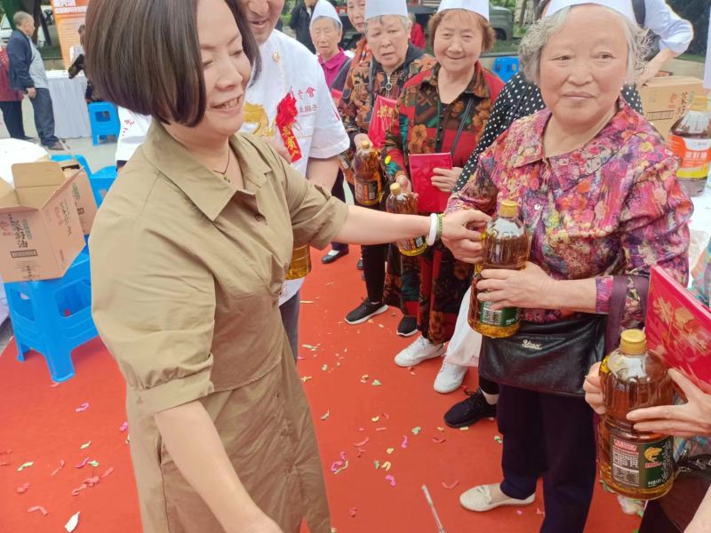 点击新窗口打开